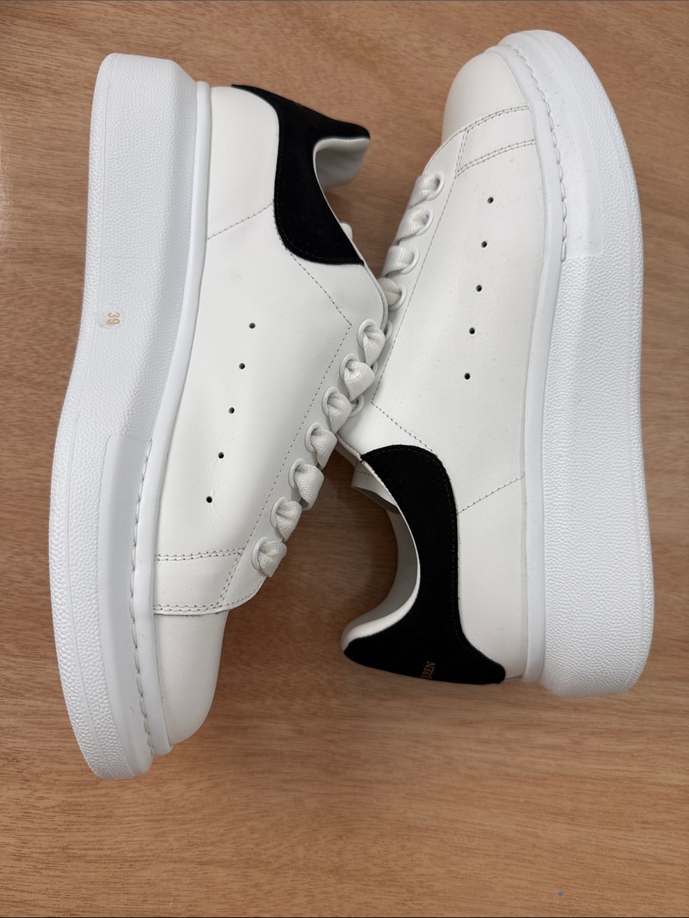 🔥 NEW WITH TAGS • Alexander McQueen Larry Low-Top Sneakers 🔥 - Picture 3 of 14